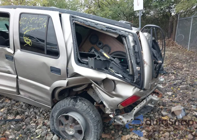 1GHDT13W112164033: 40902526