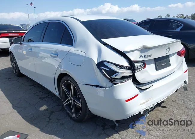 W1K3G4EB8LJ214295: 41915085