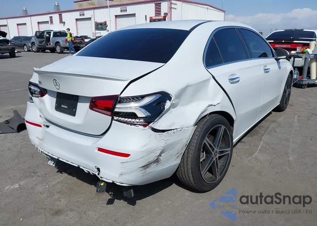 W1K3G4EB8LJ214295: 41915085