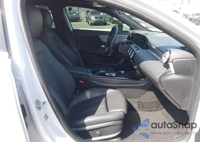 W1K3G4EB8LJ214295: 41915085