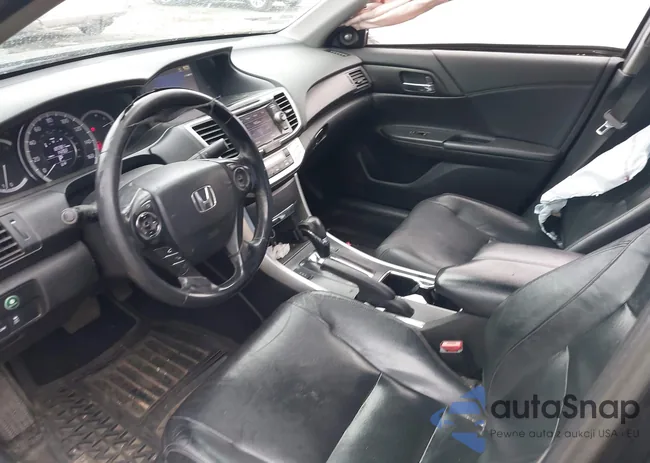 1HGCR2F82FA132368: 41916608