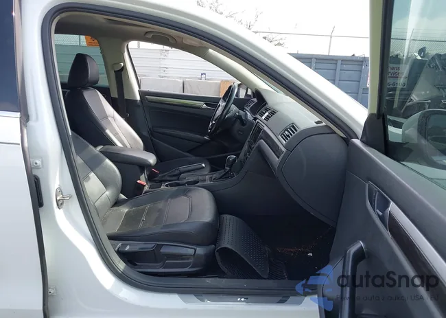 1VWBA7A33JC031098: 41915976