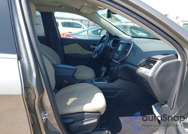 1C4PJMCB4HW565313: 41919182