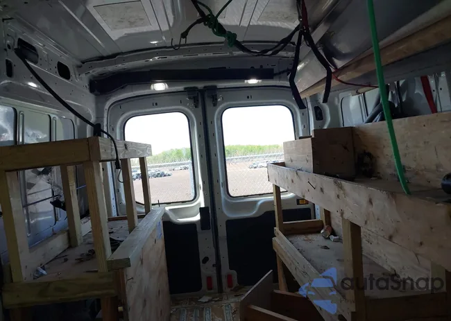 1FTYR1CM1JKA85403: 41922452