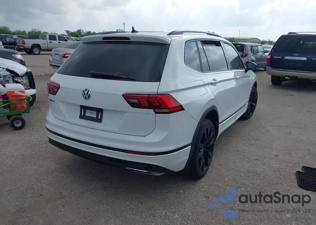 3VV3B7AX0LM061878: 41923541