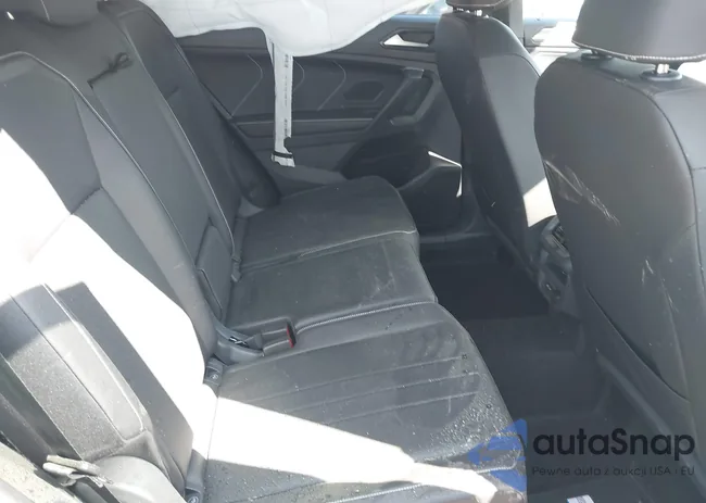 3VV8B7AX0RM231879: 41924255