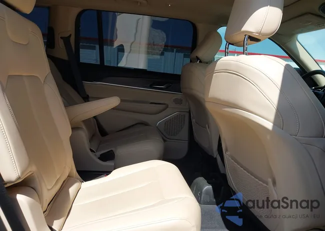 1C4RJKBG2N8525340: 41925035