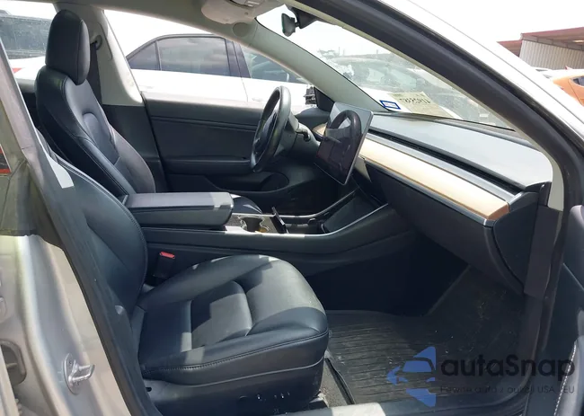 5YJ3E1EAXJF060683: 41925387