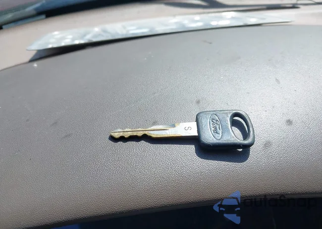 1FTRX17L3WKA67648: 41930154