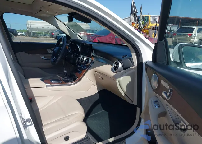 W1N0G8DB9MF868502: 41929908