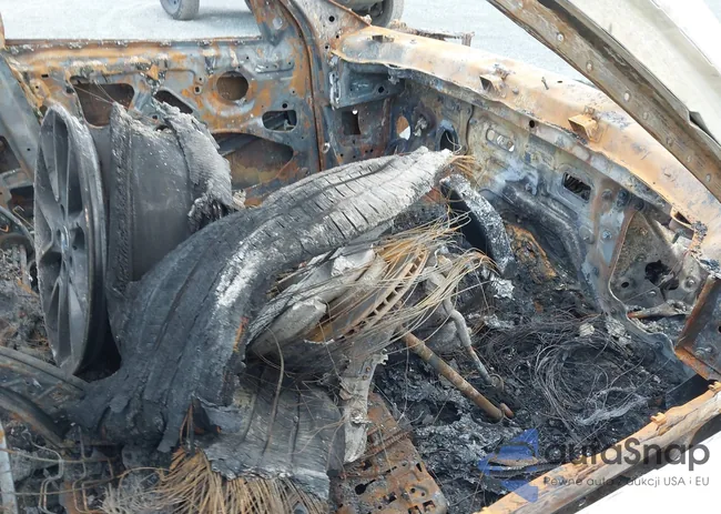 5UXKR0C31H0V70992: 41932513