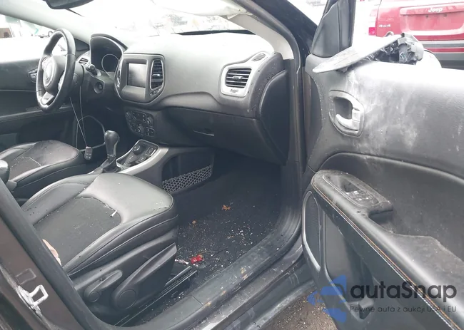 3C4NJDBB3JT161844: 41935924