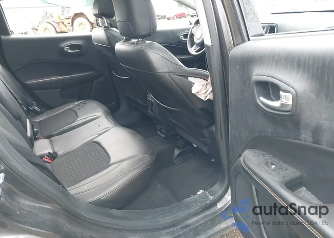 3C4NJDBB3JT161844: 41935924