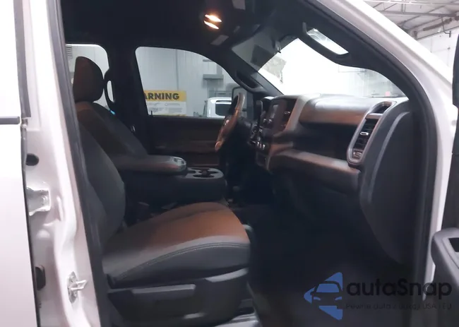 3C6UR5CL3RG102516: 41942528