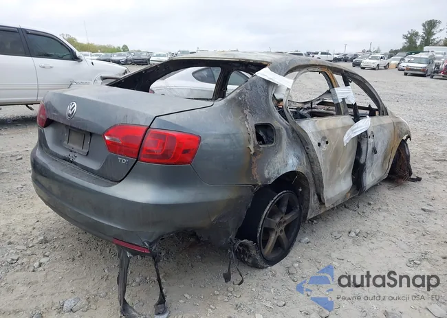 3VWLL7AJ6DM377002: 41943452