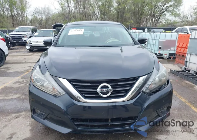 1N4BL3AP5JC147563: 41952968