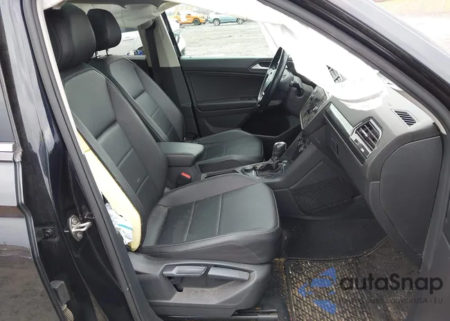 3VV2B7AX9JM192672: 41956962