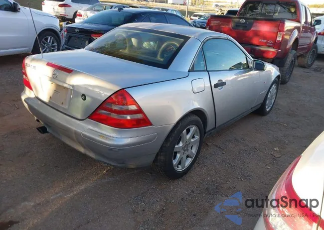 WDBKK47F8WF008582: 41958516