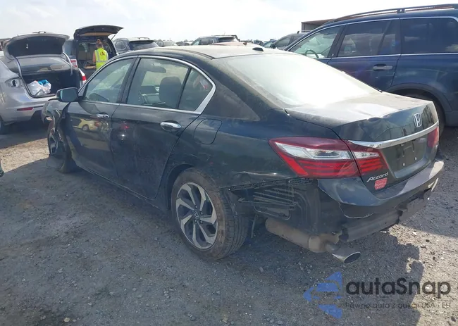 1HGCR3F83HA026536: 41957696