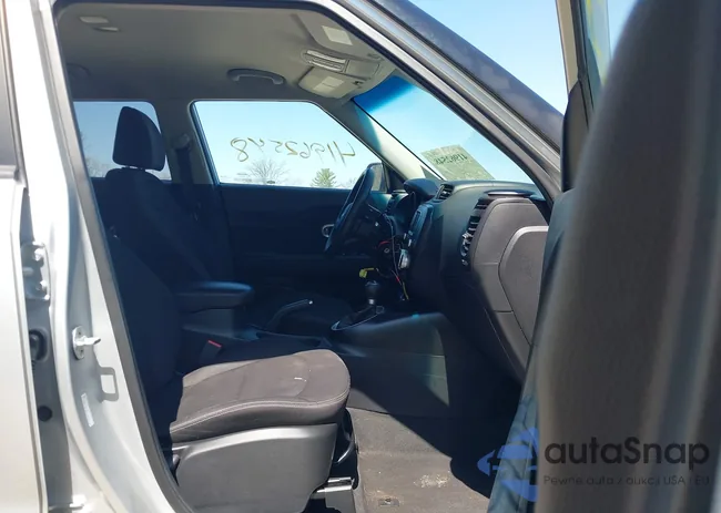 KNDJN2A20J7581140: 41962548