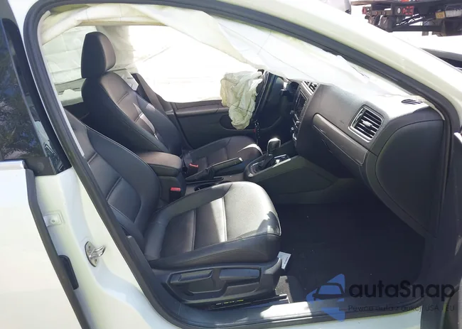 3VWDB7AJ7HM398308: 41972248