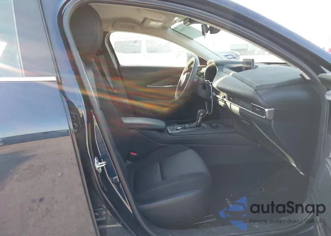 3MVDMBAM1PM540711: 41971646