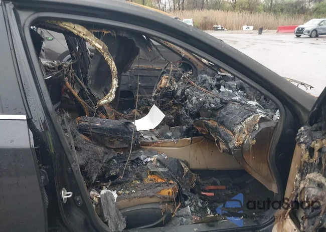 1N4AL3AP8HC218423: 41979061