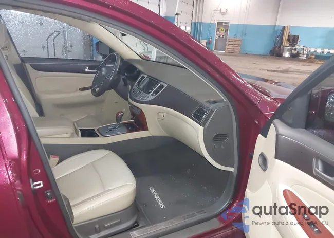 KMHGC4DD2CU177779: 41982471