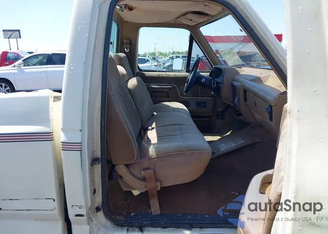 1FTHF2518HKA08300: 41984273