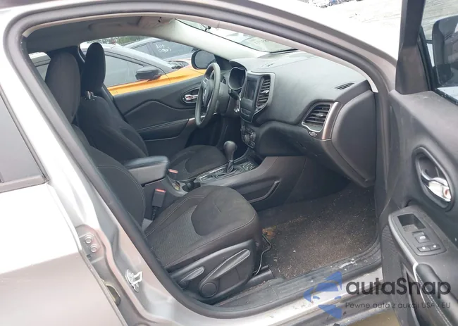 1C4PJLCB6LD582449: 41983773