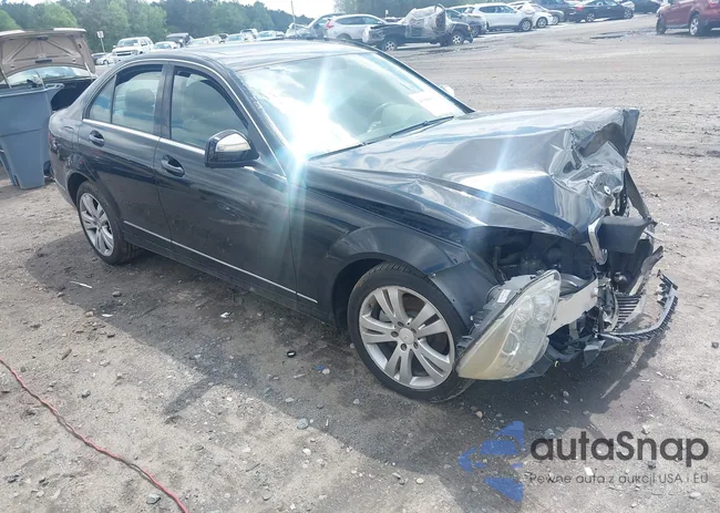 WDDGF81XX8F142104: 41984862