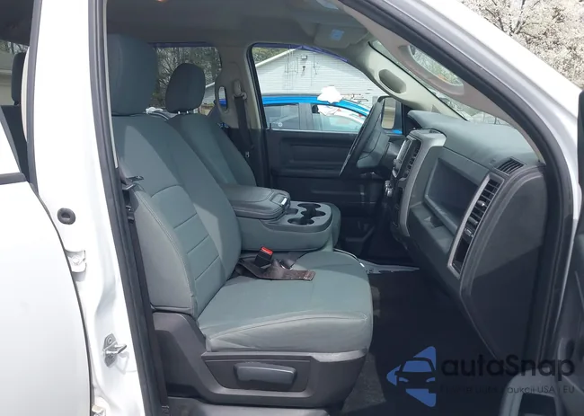 1C6RR7KT3FS647476: 41987391