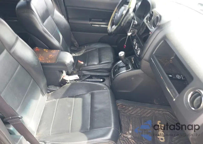 1C4NJRCB6CD635869: 41988101