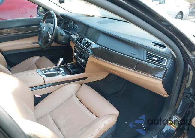 WBAKB8C51BCY66913: 41987656