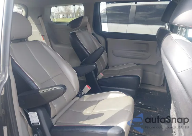 KNDMB5C17K6493365: 41988776