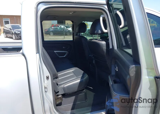 1N6AA1E53JN551228: 41990017