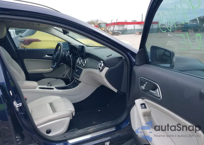 WDCTG4GB3JJ369867: 41990405