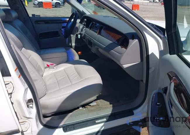 1LNHM81W4YY836914: 41990498