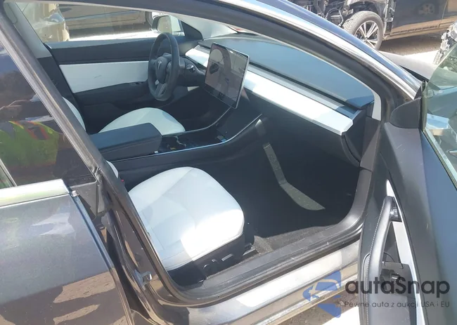 5YJ3E1EB9LF667993: 41990917