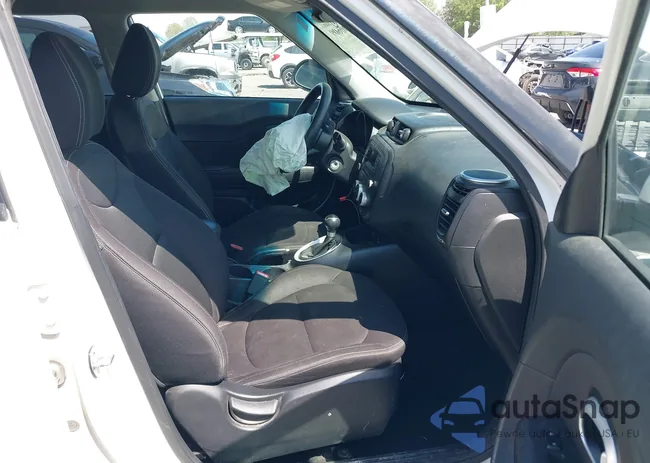 KNDJN2A26G7292837: 41990609