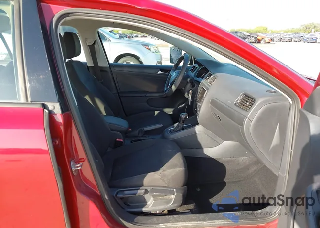 3VW267AJ9GM377941: 41992236