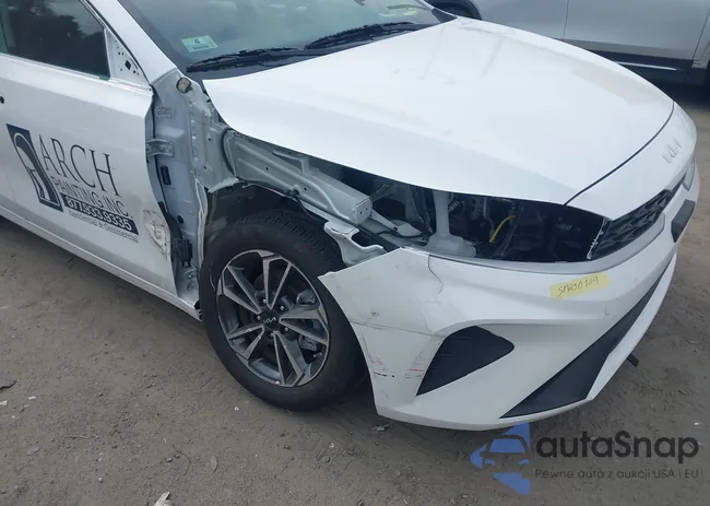 3KPF24AD5RE760880: 41991744