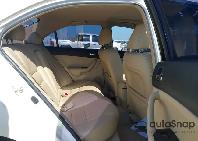 JH4CL96815C017366: 41992940