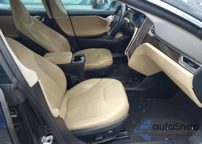 5YJSA1H15EFP43884: 41993180