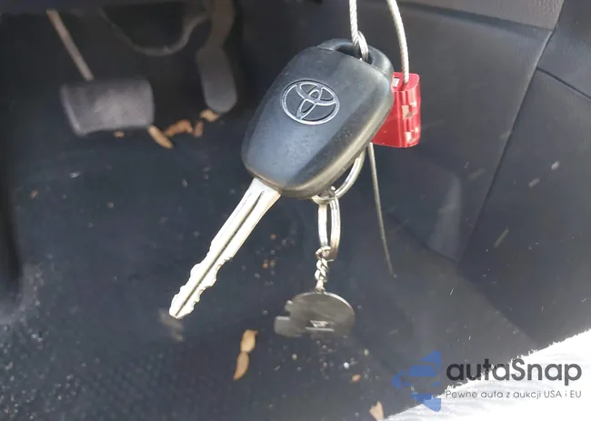 2T1BURHE0JC967197: 41993645