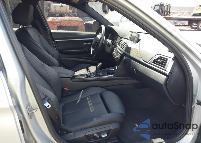 WBA8B9G3XHNU53720: 41993674