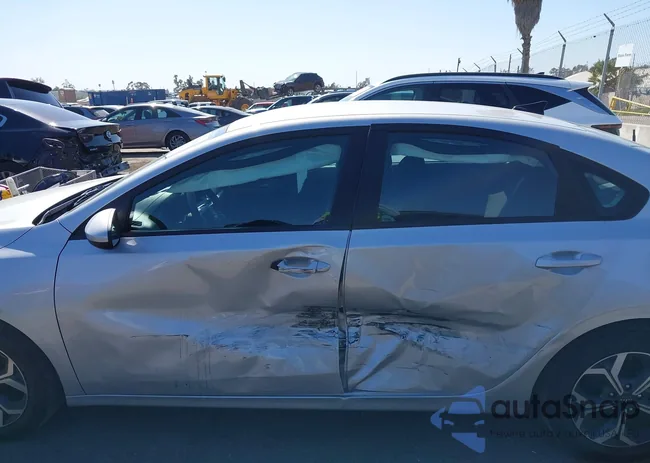 3KPF24AD0ME389801: 41993676