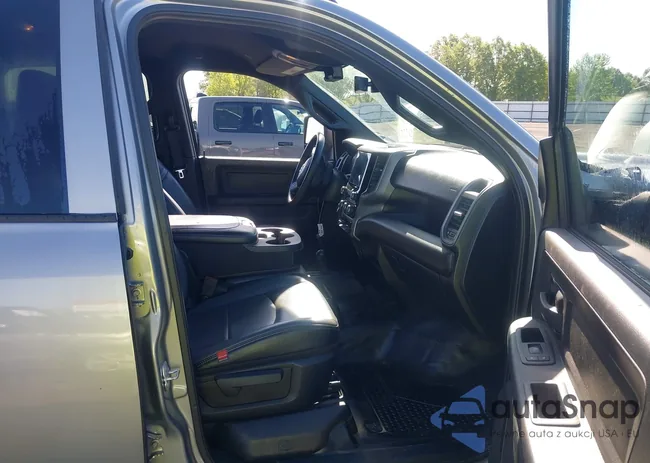 3C6UR5CJ5RG276442: 41995189