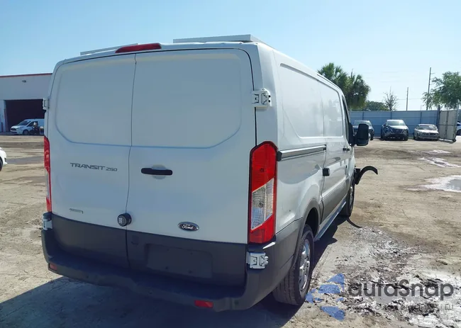 1FTYR1YG3GKA09967: 41994688