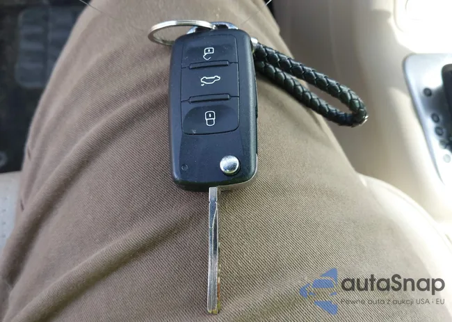 WVGAV7AX8FW070311: 41995823